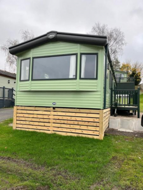 Superb luxury caravan, Todber Valley Holiday Park,